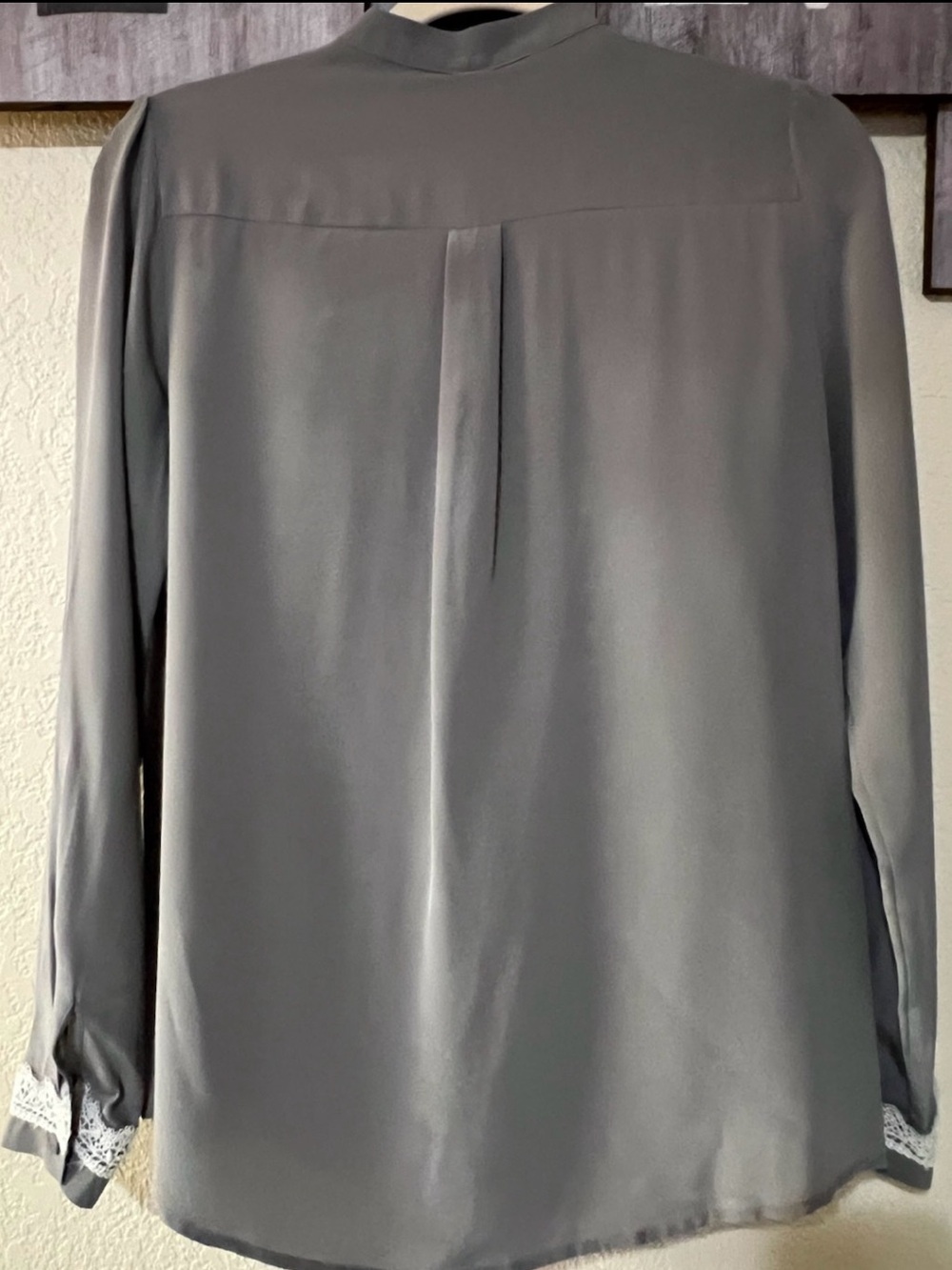 Lilysilk Gray Women's Silk Collared Button-Front Lace Trim Blouse, NWT, XS - Picture 6 of 9